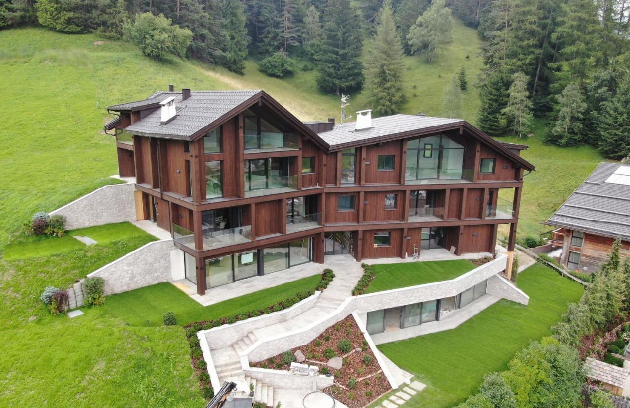 Luxury Chalet P Urtijëi Buitenkant foto