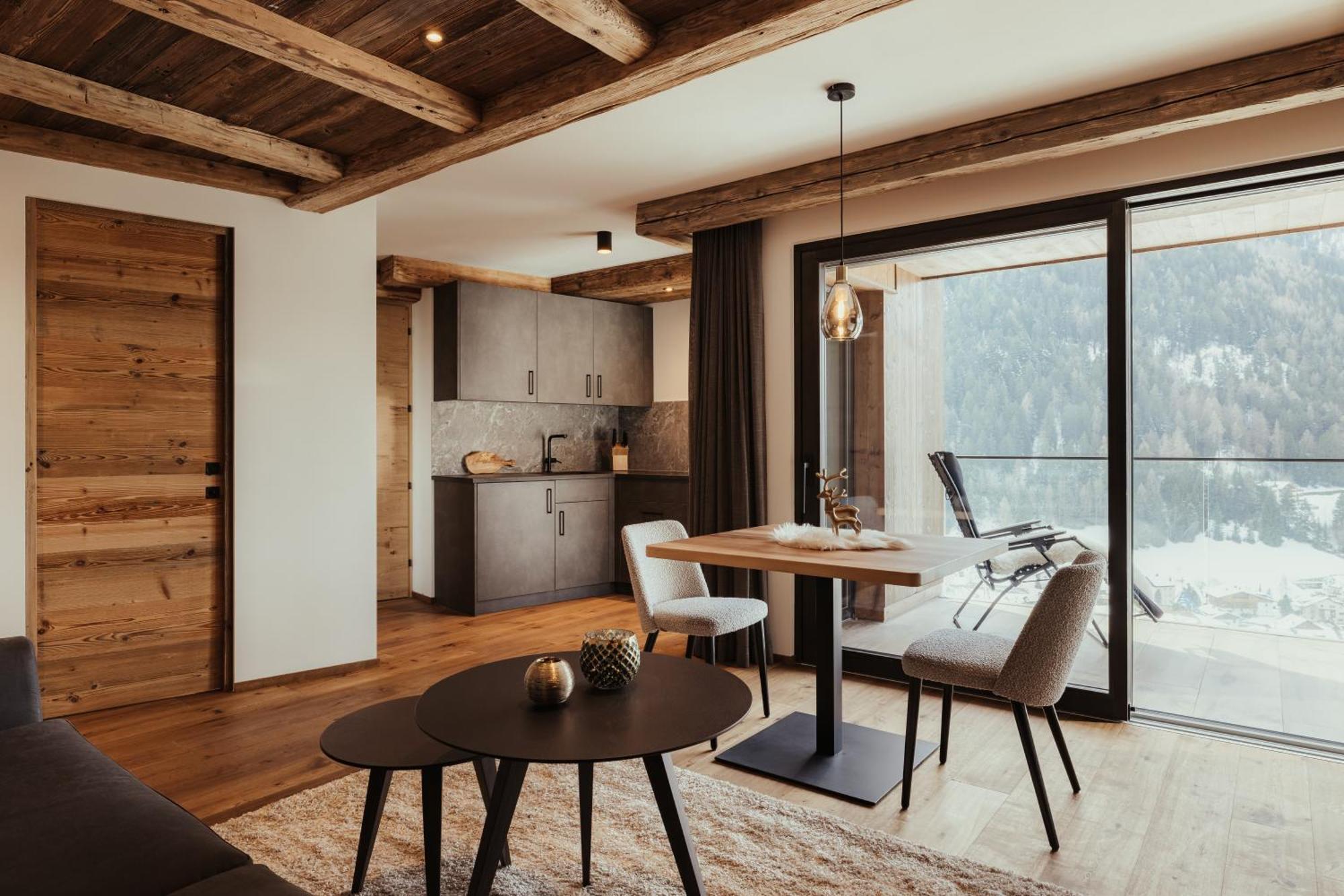 Luxury Chalet P Urtijëi Buitenkant foto