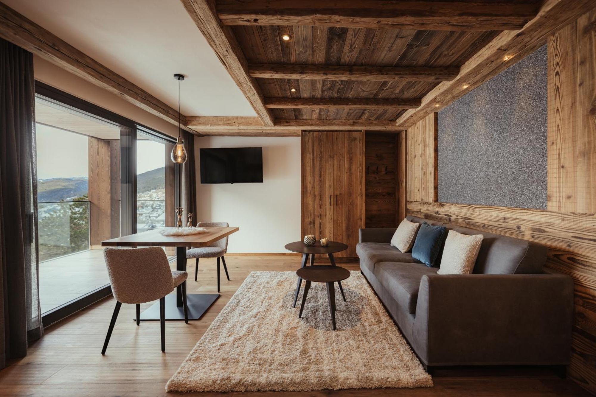 Luxury Chalet P Urtijëi Buitenkant foto