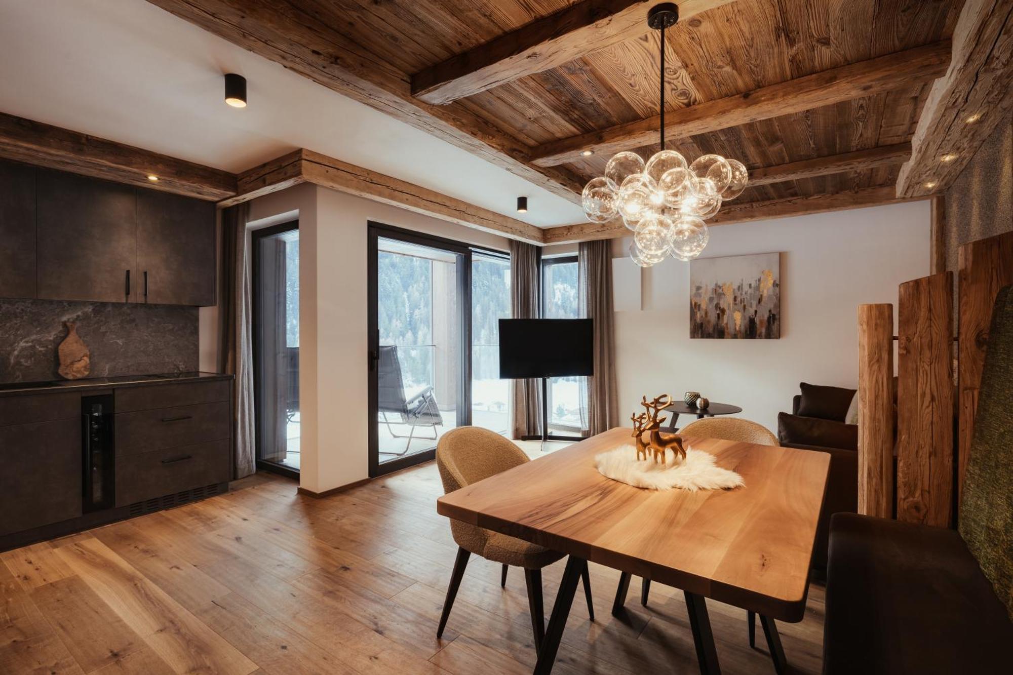 Luxury Chalet P Urtijëi Buitenkant foto